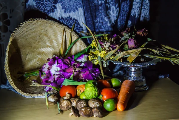 花と果物のある静物 — ストック写真