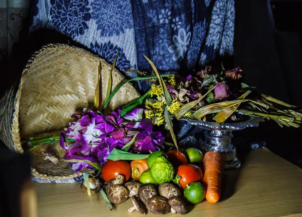 Flores y frutas bodegón —  Fotos de Stock