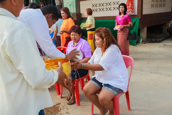 Bangkok 1 de marzo: una serie de ritos de iniciación que han cambiado — Foto de Stock