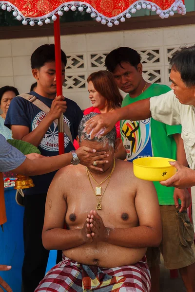 Bangkok 1 de marzo: una serie de ritos de iniciación que han cambiado — Foto de Stock