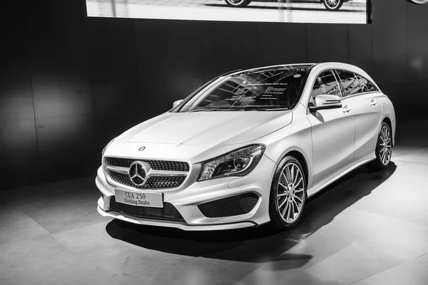 Bangkok, Thailand - 4 April 2015: Mercedes-Benz bil visar i 36 — Stockfoto