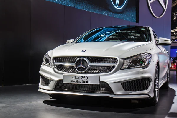 Μπανγκόκ, Ταϊλάνδη - 4 Απριλίου 2015: Mercedes-Benz αυτοκίνητο δείχνει σε 36 — Φωτογραφία Αρχείου