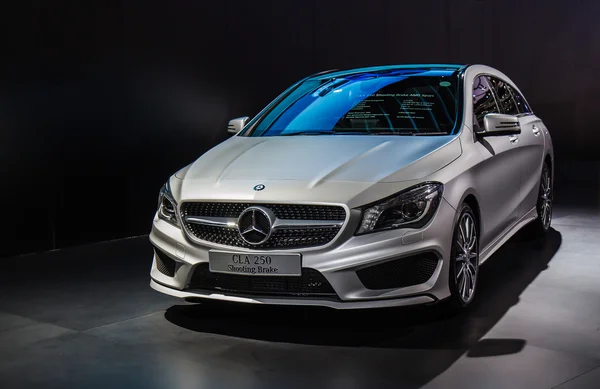 Bangkok, Tailândia - 4 de abril de 2015: Mercedes-Benz carro mostra em 36 — Fotografia de Stock