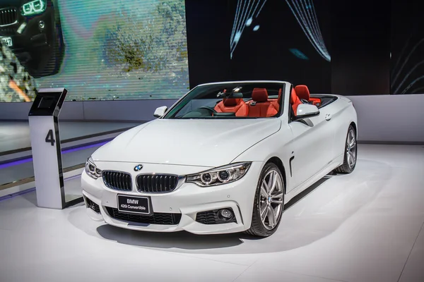 Bangkok, Tailandia - 4 de abril de 2015: BMW muestra coches en 36 Bangkok I — Foto de Stock