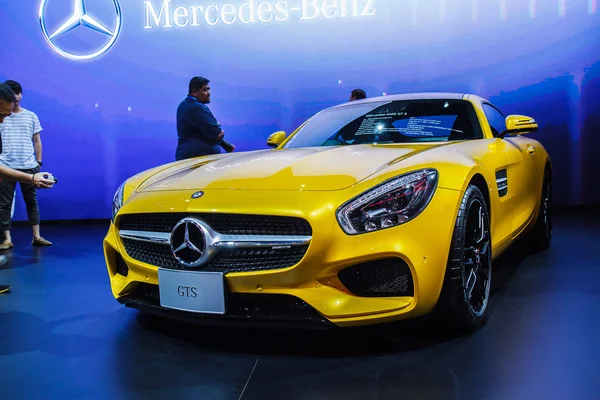 Bangkok, Tailandia - 4 de abril de 2015: Mercedes-Benz coches muestra en 36 —  Fotos de Stock