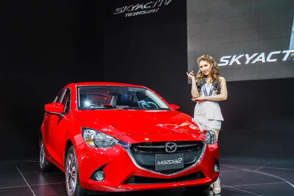 Bangkok, Tajlandia - 4 kwietnia 2015: Mazda 2 pokazuje samochód w 36 cen. — Zdjęcie stockowe