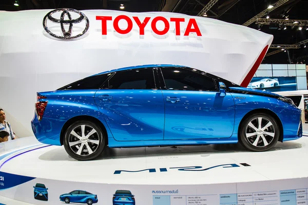 Bangkok, thailand - 4. april 2015: toyota car shows in 36 bangko — Stockfoto