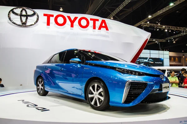 Bangkok, thailand - 4. april 2015: toyota car shows in 36 bangko — Stockfoto