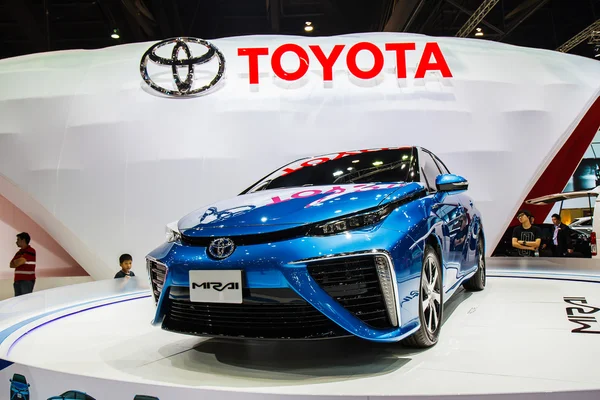 Bangkok, Thailand - 4 April 2015: Toyota bil visar i 36 Bangko — Stockfoto