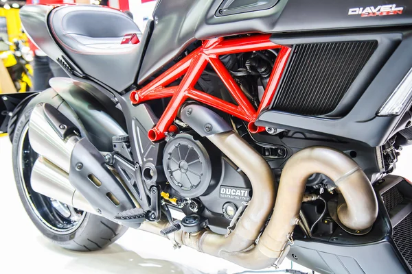 Bangkok, Thailand - 4 April 2015: Ducati bil visar i 36 Bangko — Stockfoto