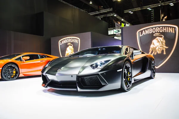 Bangkok, thailand - 4. april 2015: Lamborghini Bikini Car Shows — Stockfoto