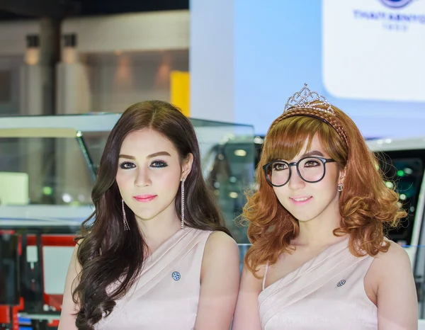 Bangkok, Thailand - April 4, 2015: Volkswagen booth. Presenter d — Stock Photo, Image