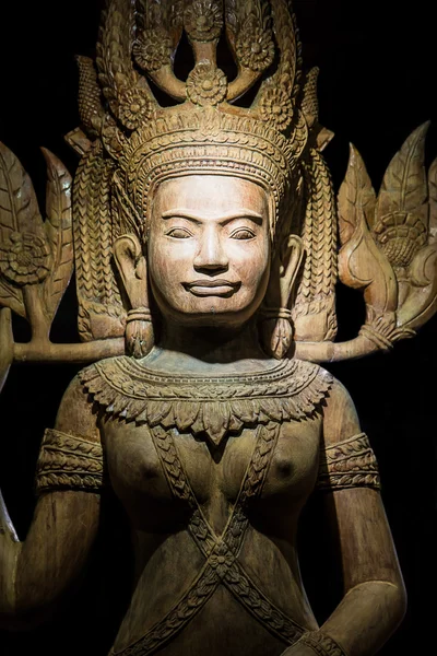 Cambodge sculpture sur bois art — Photo