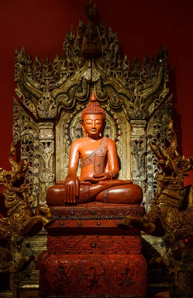 Buddha geschnitztes Holz — Stockfoto