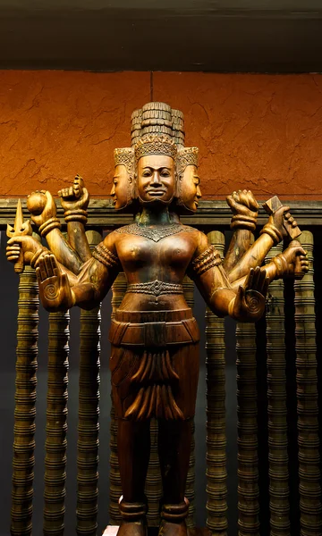 Cambodge sculpture sur bois art — Photo