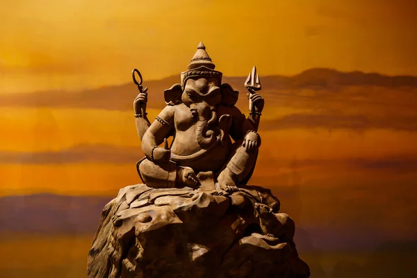 Ganesh hout gesneden — Stockfoto
