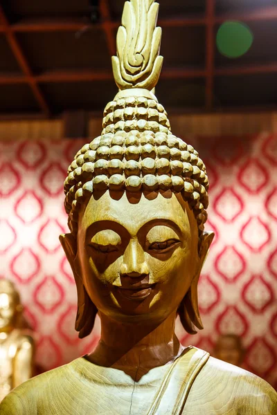 Buddha snidit trä — Stockfoto