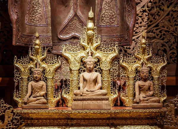 仏陀木彫り — ストック写真