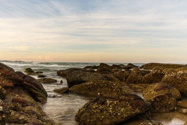 gündoğumu atmosferinin sahilde