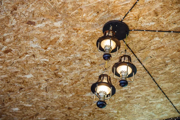 Luzes de teto embutidas no quarto — Fotografia de Stock