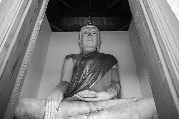 AYUTTHAYA,THAILAND - SEPTEMBER 20: The ancient Buddha over 500 y — Stock Photo, Image