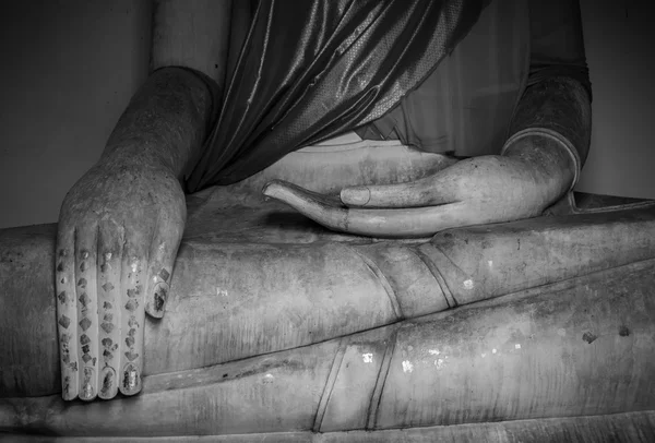 AYUTTHAYA, THAÏLANDE - 20 SEPTEMBRE : L'ancien Bouddha de plus de 500 ans — Photo
