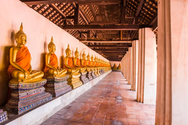 AYUTTHAYA, THAÏLANDE - 20 SEPTEMBRE : Le hall principal de Wat Putthai — Photo