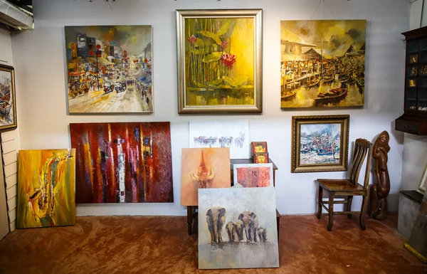 Hua Hin, Thaïlande - 23 octobre : Exposition d'art confiance dans le village d'artistes de Hua Hin. Qui est l'une des attractions de la Thaïlande. le 23 octobre 2015 Hua Hin, Thaïlande — Photo