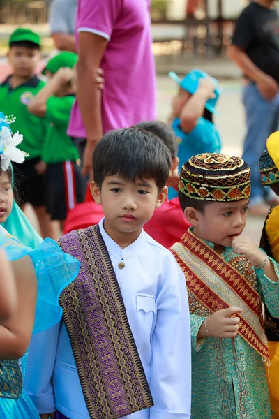 Ayutthaya - 20 NOVEMBRE : Parade pour la journée sportive du Joseph — Photo