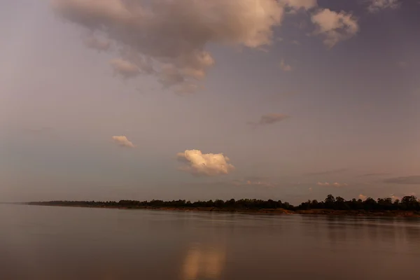 Színe az égbolt aznap reggel Mekong folyó Ubon Ratchathani, Tha — Stock Fotó