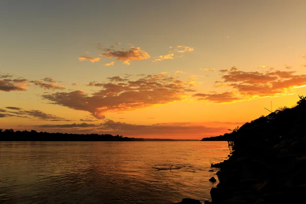 Tha 湄公河河乌汶府，那天早上天空的颜色 — 图库照片