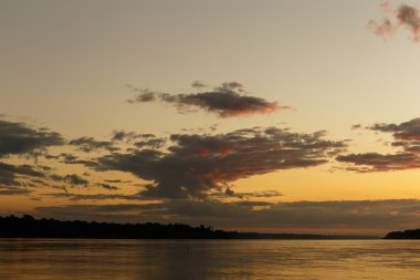 Gökyüzünün rengi o sabah Mekong Nehri Ubon Ratchathani, Tha