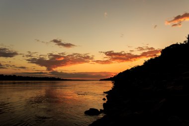 Gökyüzünün rengi o sabah Mekong Nehri Ubon Ratchathani, Tha