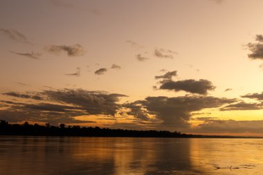 Gökyüzünün rengi o sabah Mekong Nehri Ubon Ratchathani, Tha