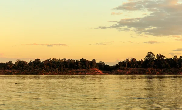 Barva oblohy ráno Mekong řeky Ubon Ratchathani, Tha — Stock fotografie