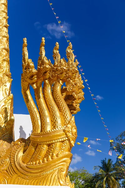 Ubon Ratchathani, Tailândia - 1 de janeiro de 2016: Arte tailandesa em Pagod — Fotografia de Stock