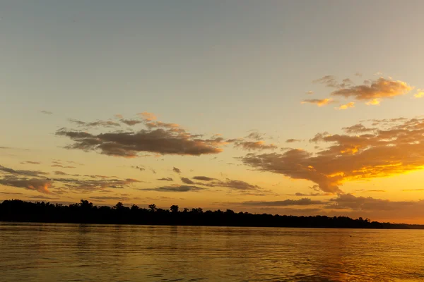 Barva oblohy ráno Mekong řeky Ubon Ratchathani, Thajsko — Stock fotografie