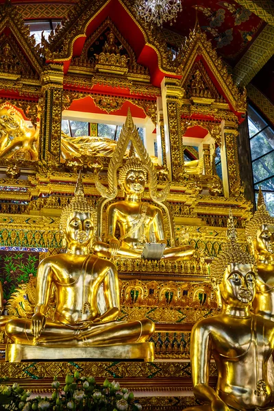 Ubon Ratchathani, Tailândia - 1 de janeiro de 2016: Arte tailandesa em Pagode no Templo Phrathat Nong Bua em Ubon Ratchathani, Tailândia em 1 de janeiro de 2016 — Fotografia de Stock