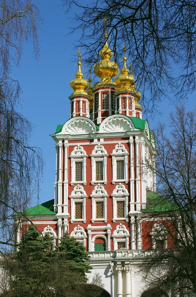 Iglesia en el convento Novodevichy — Foto de Stock