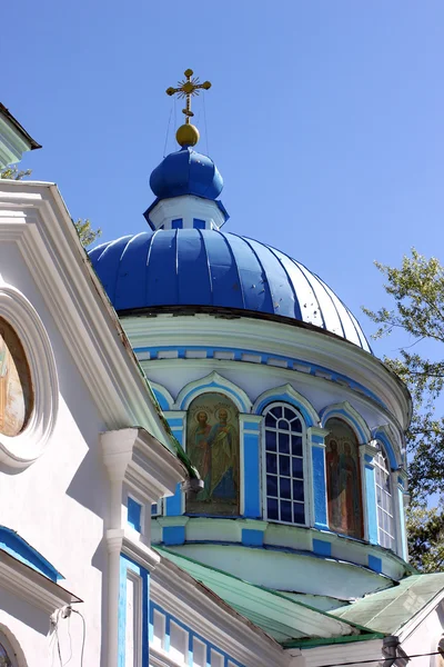 Küçük kilisenin kubbesi — Stok fotoğraf