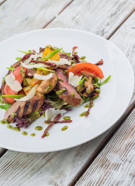 eti ve mantar salatası