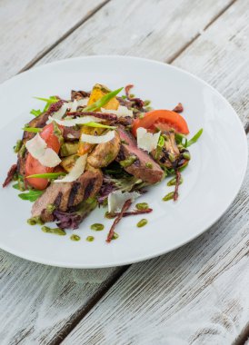 eti ve mantar salatası