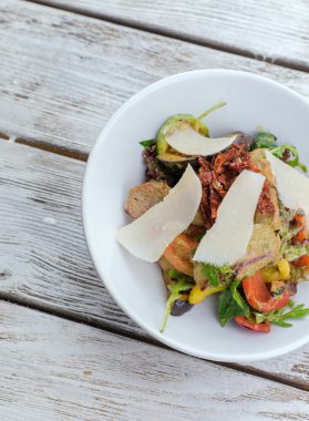 et salatası parmesan ile