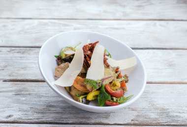 et salatası parmesan ile