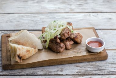 Kurulu barbekü sosu ile