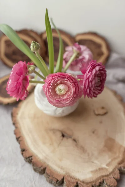 花瓶里的粉红花朵 — 图库照片