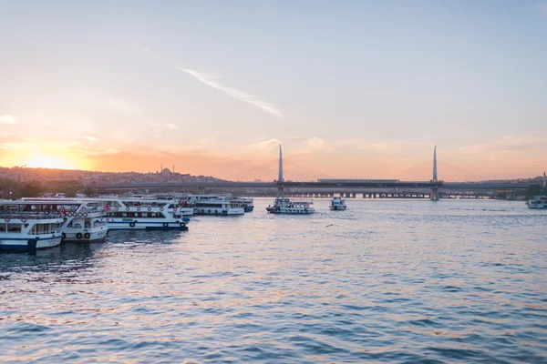 Üzerinde Boğaziçi Köprüsü