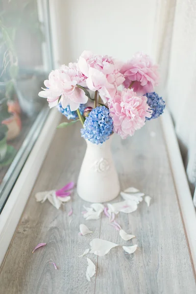 Pink peony and hyacinth — Stock Photo, Image