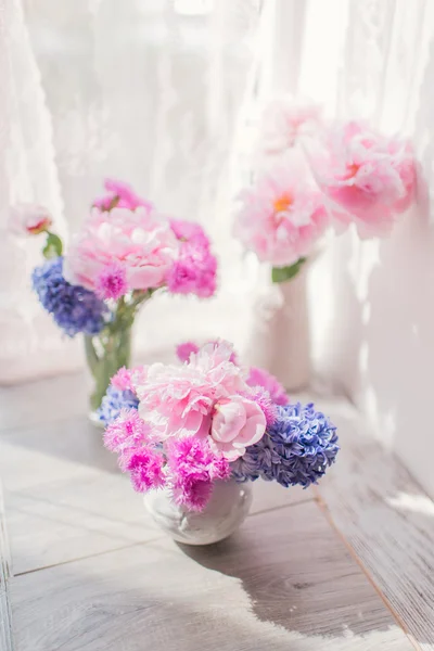 Pink peony and hyacinth — Stock Photo, Image