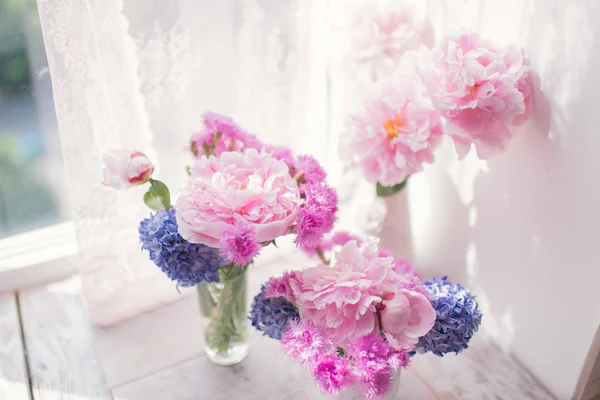 Pink peony and hyacinth — Stock Photo, Image